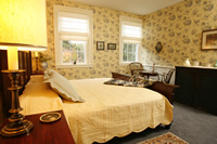 Genesee Room with King bed at Temple Hill